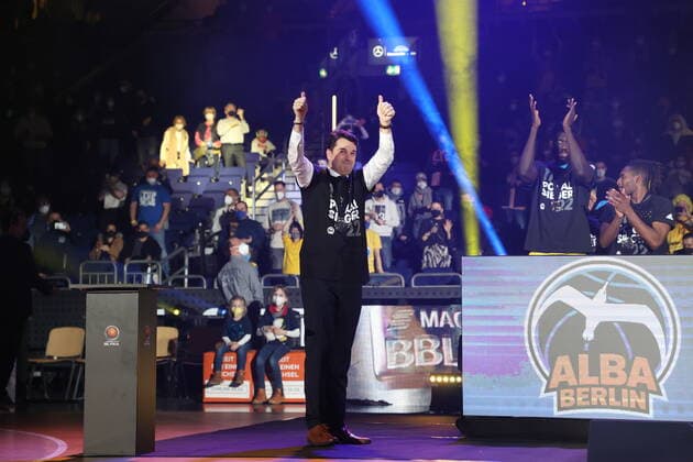 DEU, TOP4, Pokal, ALBA vs. Crailsheim, 20.02.2022, Mercedes-Benz-Arena, Berlin, DEU, TOP4, Pokal, ALBA vs. Crailsheim, im Bild Cheftrainer Israel Gonzalez (ALBA Berlin)
