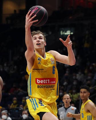 Malte Delow Aktion Oberkoerper Oberkörper Basketball BBL Pokal Top Four Herren Finale Saison 2021 2022 20.02.2022 Alba Berlin vs. HAKRO Merlins Crailsheim