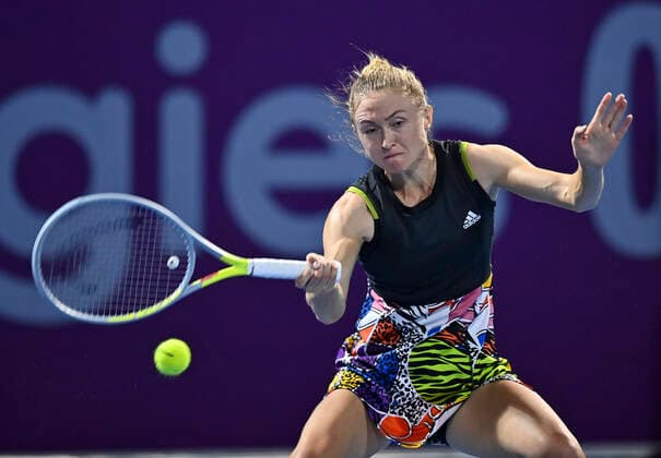 (220221) -- DOHA, Feb. 21, 2022 -- Aliaksandra Sasnovich of Belarus hits a return during the first round of WTA, Tennis Damen Qatar Open tennis tournament match against Zhang Shuai of China at the Khalifa International Tennis Complex in Doha, capital of Qatar, on Feb. 20, 2022. (Photo by Nikku Xinhua) (SP)QATAR-DOHA-TENNIS-WTA QATAR OPEN yangyuanyong 