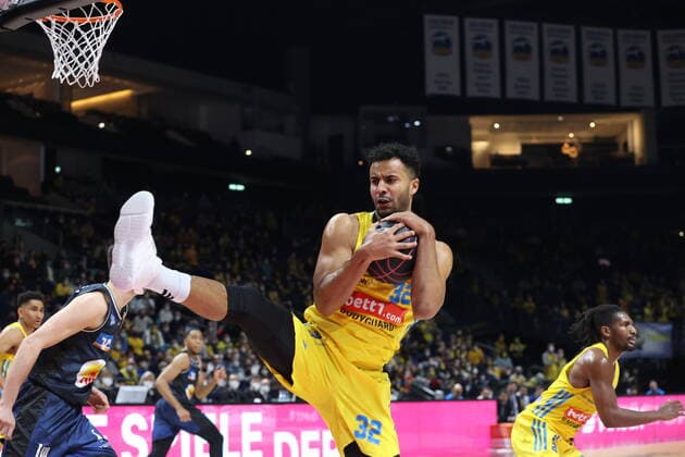 DEU, TOP4, Pokal, ALBA vs. Crailsheim, 20.02.2022, Mercedes-Benz-Arena, Berlin, DEU, TOP4, Pokal, ALBA vs. Crailsheim, im Bild Johannes Thiemann (ALBA Berlin 32)