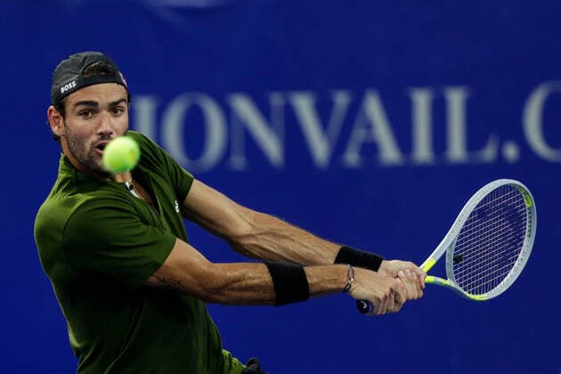 (220223) -- ACAPULCO, Feb. 23, 2022 -- Matteo Berrettini of Italy hits a return during the men s singles first round match against Tommy Paul of the United States at the 2022 ATP, Tennis Herren Mexican Open tennis tournament in Acapulco, Mexico, Feb. 22, 2022. (Photo by Francisco Canedo Xinhua) (SP)MEXICO-ACAPULCO-TENNIS-ATP-MEXICAN OPEN-FIRST ROUND XinxYuewei 