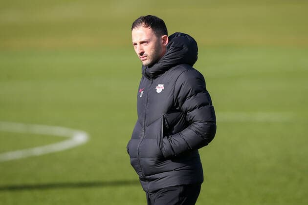 RB Leipzig - Training 23.02.2022 Leipzig, 23.02.2022, RB Leipzig Trainingszentrum, Fussball, 1. Bundesliga , RB Leipzig - Abschlusstraining vor dem UEFA Europa League Spiel gegen Real Sociedad San Sebastian , Im Bild: Trainer Domenico Tedesco ,