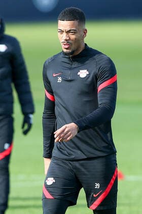 RB Leipzig - Training 23.02.2022 Leipzig, 23.02.2022, RB Leipzig Trainingszentrum, Fussball, 1. Bundesliga , RB Leipzig - Abschlusstraining vor dem UEFA Europa League Spiel gegen Real Sociedad San Sebastian , Im Bild: Benjamin Henrichs ,