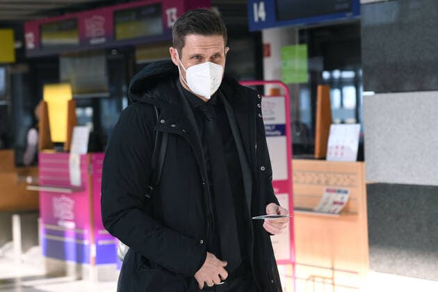 Fußball Europa League Abflug Borussia Dortmund nach Glasgow am 23.02.2023 im Dortmund Airport in Dortmund Sebastian Kehl ( Leiter Lizenzspielerabteilung Dortmund )
