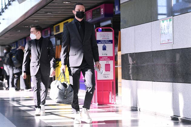 Fußball Europa League Abflug Borussia Dortmund nach Glasgow am 23.02.2023 im Dortmund Airport in Dortmund Nico Schulz ( Dortmund )