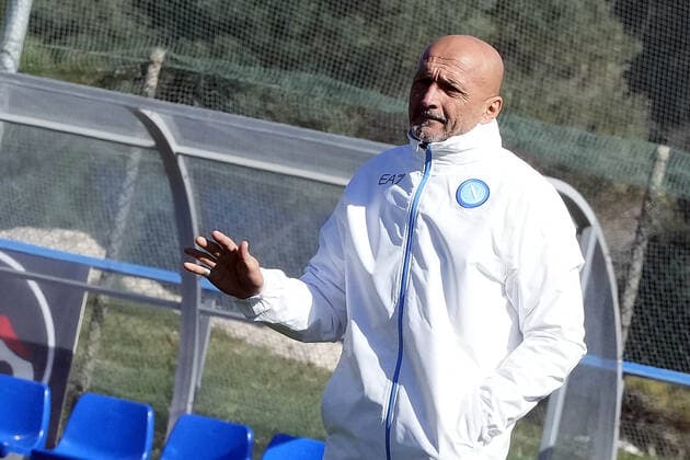 NAPLES, ITALY - FEBRUARY 23: Luciano Spalletti coach of Napoli gestures during a training session before the UEFA Europa League match against FC Barcelona, Barca on February 23, 2022 in Napoli, Italy. Copyright: xFotoagenziax