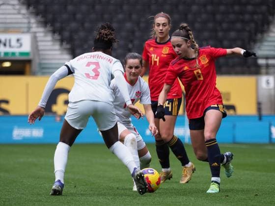 Wolverhampton, England, February Athenea Del Castillo (8 Spain) on the ball during the Arnold Clark football match between Spain and Canada at Molineux Stadium in Wolverhampton, England Natalie Mincher SPP Spain v Canada - Arnold Clark Cup - Molineux Stadium 