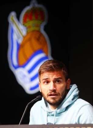 San Sebastian - PK 23.02.2022 Donostia-San Sebastian, 23.02.2022, Estadio Anoeta, Fussball, UEFA Europa League, Pressekonferenz am Vortag der Partie Real Sociedad San Sebastian (ESP) vs. RB Leipzig (GER) , Im Bild: Cristian Portu (7, San Sebastian) , UEFA regulations prohibit any use of photographs as image sequences and or quasi-video ,