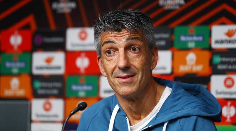 Sport Bilder des Tages San Sebastian - PK 23.02.2022 Donostia-San Sebastian, 23.02.2022, Estadio Anoeta, Fussball, UEFA Europa League, Pressekonferenz am Vortag der Partie Real Sociedad San Sebastian (ESP) vs. RB Leipzig (GER) , Im Bild: Trainer Imanol Alguacil (San Sebastian) , UEFA regulations prohibit any use of photographs as image sequences and or quasi-video ,