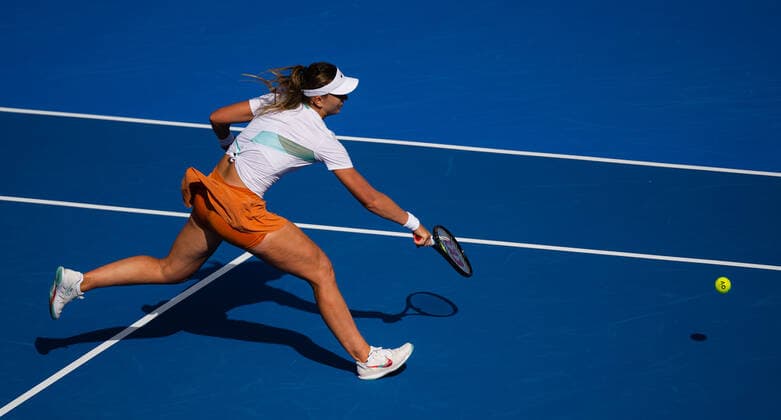 February 23, 2022, DOHA, QATAR: Paula Badosa of Spain in action during the third round of the 2022 Qatar TotalEnergies Open 2022 WTA, Tennis Damen 1000 tennis tournament against Cori Gauff of the United States DOHA QATAR - ZUMAa181 20220223_zaa_a181_001 Copyright: xRobxPrangex