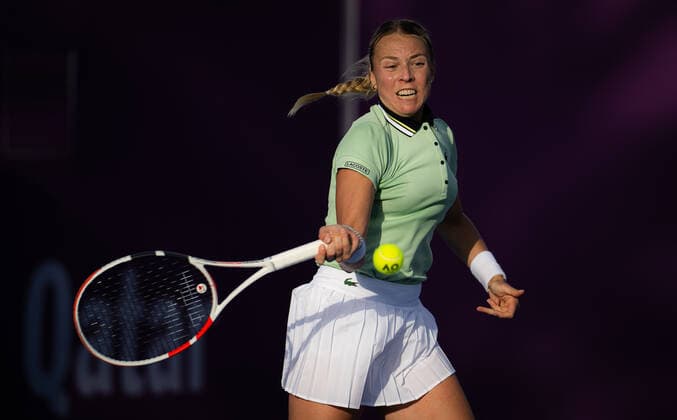 February 23, 2022, DOHA, QATAR: Anett Kontaveit of Estonia in action during the third round of the 2022 Qatar TotalEnergies Open 2022 WTA, Tennis Damen 1000 tennis tournament against Elise Mertens of Belgium DOHA QATAR - ZUMAa181 20220223_zaa_a181_030 Copyright: xRobxPrangex