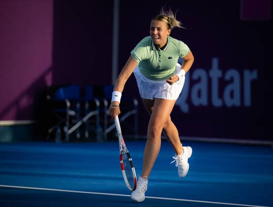 February 23, 2022, DOHA, QATAR: Anett Kontaveit of Estonia in action during the third round of the 2022 Qatar TotalEnergies Open 2022 WTA, Tennis Damen 1000 tennis tournament against Elise Mertens of Belgium DOHA QATAR - ZUMAa181 20220223_zaa_a181_031 Copyright: xRobxPrangex