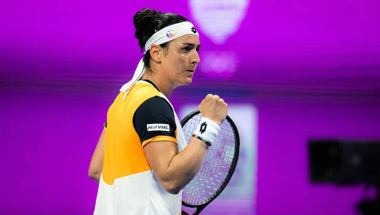 February 23, 2022, DOHA, QATAR: Ons Jabeur of Tunisia in action during the third round of the 2022 Qatar TotalEnergies Open 2022 WTA, Tennis Damen 1000 tennis tournament against Tereza Martincova of the Czech Republic DOHA QATAR - ZUMAa181 20220223_zaa_a181_045 Copyright: xRobxPrangex