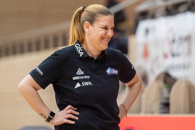 Halle, Deutschland 23. Februar 2022: 1.BBL - Damen - 2021 2022 - Gisa Lions SV Halle vs. SNP BasCats USC Heidelberg Head Coach Katerina Hatzidaki (Halle) SWH.arena Sachsen Anhalt Copyright: xFotostandx xxBallaschx