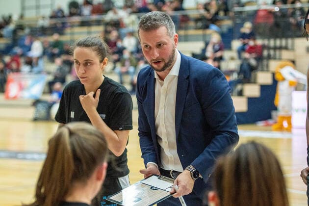 Halle, Deutschland 23. Februar 2022: 1.BBL - Damen - 2021 2022 - Gisa Lions SV Halle vs. SNP BasCats USC Heidelberg Trainer Sebastian Nörber Noerber (Heidelberg) SWH.arena Sachsen Anhalt Copyright: xFotostandx xxBallaschx