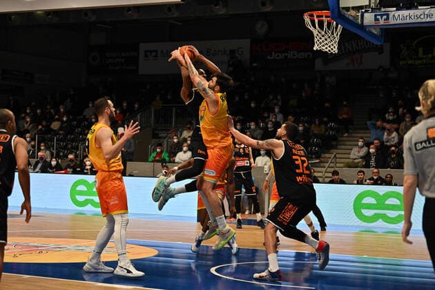 Speiler Wiha Panthers ist hit auf dem weg zum korp Phoenix Hagen vs Wiha Panthers, 2 Bundesliga, 2022 Saison, MIttwoch 23.02.2022 Hagen Copyright: xEibner-Pressfoto xAaronxBowserx Wiha_ABR