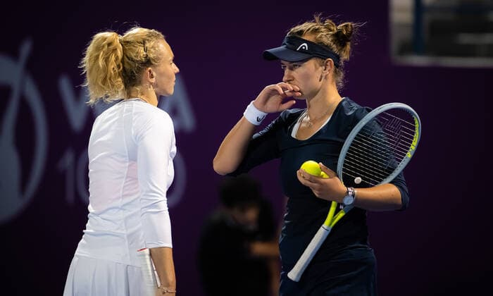 February 23, 2022, DOHA, QATAR: Barbora Krejcikova of the Czech Republic & Katerina Siniakova of the Czech Republic in action during the doubles quarter-final of the 2022 Qatar TotalEnergies Open 2022 WTA, Tennis Damen 1000 tennis tournament DOHA QATAR - ZUMAa181 20220223_zaa_a181_210 Copyright: xRobxPrangex