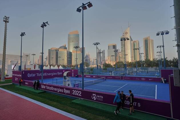Doha, 24.02.2022 TENIS ZIEMNY KOBIET TURNIEJ WTA, Tennis Damen 1000 DOHA QATAR TOTAL ENERGIES OPEN TENNIS WOMEN TOURNAMENT WTA 1000 DOHA QATAR TOTAL ENERGIES OPEN NZ Coco Gauff Maria Sakkari FOT. Dominik Buszek 400mm NEWSPIX.PL --- Newspix.pl  DSC03515