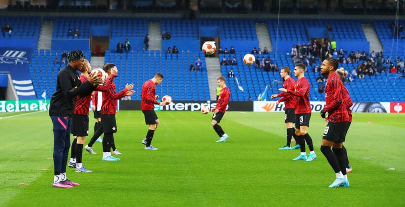 San Sebastian - RB Leipzig 24.02.2022 Donostia-San Sebastian, 24.02.2022, Estadio Anoeta, Fussball, UEFA Europa League, Play Off Rueckspiel , Real Sociedad San Sebastian (ESP) vs. RB Leipzig (GER) , Im Bild: Erwärmung Warm Up vor dem Spiel. RB Leipzig. , UEFA regulations prohibit any use of photographs as image sequences and or quasi-video ,