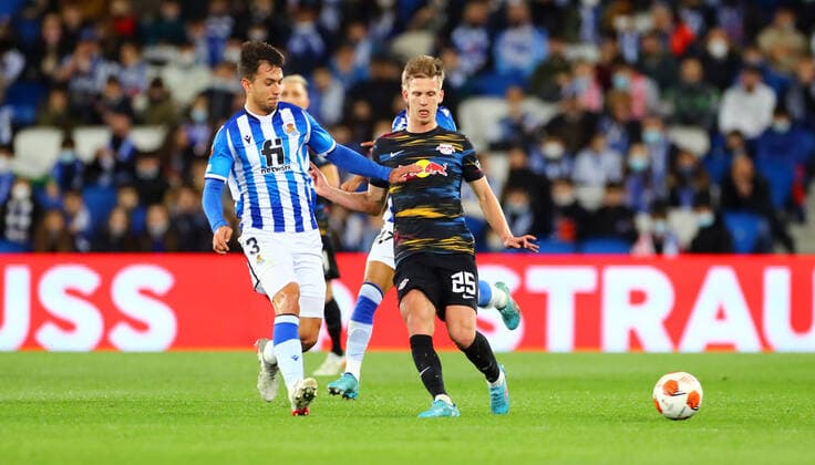 San Sebastian - RB Leipzig 24.02.2022 Donostia-San Sebastian, 24.02.2022, Estadio Anoeta, Fussball, UEFA Europa League, Play Off Rueckspiel , Real Sociedad San Sebastian (ESP) vs. RB Leipzig (GER) , Im Bild v.l.: Martin Zubimendi (3, San Sebastian), Dani Olmo (25, RB Leipzig). , UEFA regulations prohibit any use of photographs as image sequences and or quasi-video ,