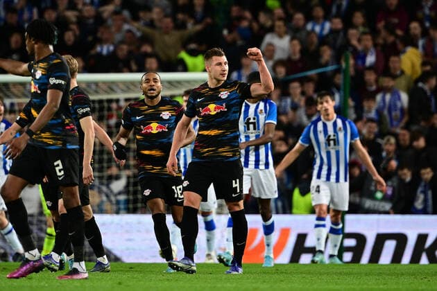 Torjubel zum 0:1 durch Willi Orban 4 (Leipzig), Real Sociedad vs. RB Leipzig, Europa League, PLayoff Rueckspiel, 24.02.2022