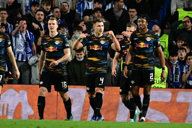 Torjubel zum 0:1 durch Willi Orban 4 (Leipzig), Real Sociedad vs. RB Leipzig, Europa League, PLayoff Rueckspiel, 24.02.2022