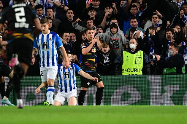 Torjubel zum 0:1 durch Willi Orban 4 (Leipzig), Real Sociedad vs. RB Leipzig, Europa League, PLayoff Rueckspiel, 24.02.2022