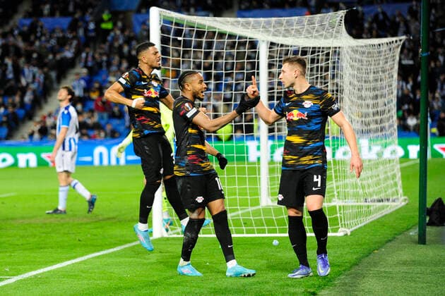 ESP: Real Sociedad - RB Leipzig. UEFA Europa League Willi Orban of RB Leipzig celebrates with his teammates after scoring the opening goal during the UEFA Europa League match, round of 32 between Real Sociedad v RB Leipzig played at Reale Arena Stadium on February 24, 2022 in San Sebastian, Spain. (Cesar Ortiz PRESSINPHOTO) kpng Copyright: xCesarxOrtizx xPRESSINPHOTOx PS_220224_031