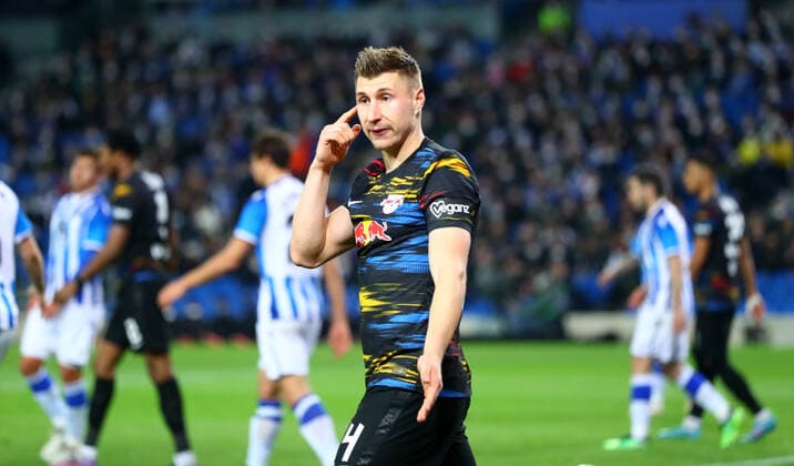 San Sebastian - RB Leipzig 24.02.2022 Donostia-San Sebastian, 24.02.2022, Estadio Anoeta, Fussball, UEFA Europa League, Play Off Rueckspiel , Real Sociedad San Sebastian (ESP) vs. RB Leipzig (GER) , Im Bild: Willi Orban (4, RB Leipzig) , UEFA regulations prohibit any use of photographs as image sequences and or quasi-video ,