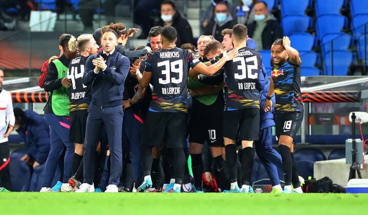San Sebastian - RB Leipzig 24.02.2022 Donostia-San Sebastian, 24.02.2022, Estadio Anoeta, Fussball, UEFA Europa League, Play Off Rueckspiel , Real Sociedad San Sebastian (ESP) vs. RB Leipzig (GER) , Im Bild: Tor für RB Leipzig. Andre Silva (33, RB Leipzig) trifft zum 0:2. Leipziger Jubel. Vorn; Trainer Domenico Tedesco (RB Leipzig). , UEFA regulations prohibit any use of photographs as image sequences and or quasi-video ,