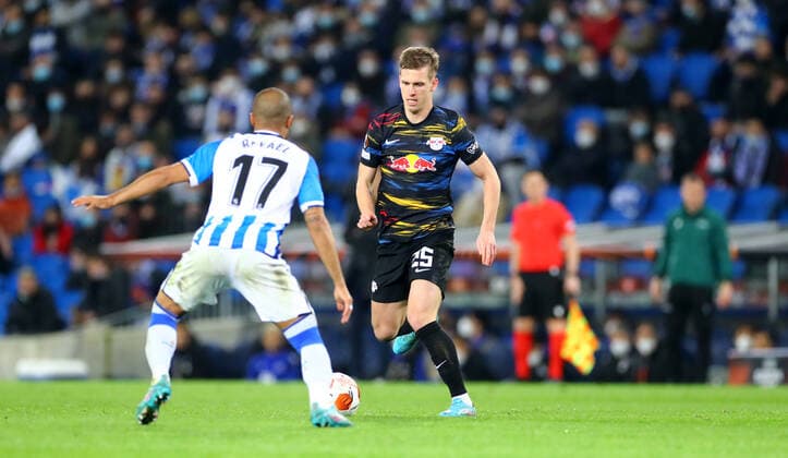 San Sebastian - RB Leipzig 24.02.2022 Donostia-San Sebastian, 24.02.2022, Estadio Anoeta, Fussball, UEFA Europa League, Play Off Rueckspiel , Real Sociedad San Sebastian (ESP) vs. RB Leipzig (GER) , Im Bild von vorn: Rafinha (17, San Sebastian), Dani Olmo (25, RB Leipzig). , UEFA regulations prohibit any use of photographs as image sequences and or quasi-video ,