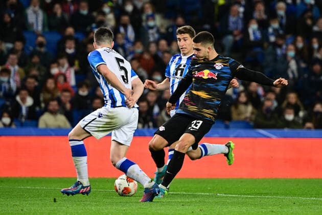 Tor zum 0:2 durch Andre Silva 33 (Leipzig), Real Sociedad vs. RB Leipzig, Europa League, PLayoff Rueckspiel, 24.02.2022