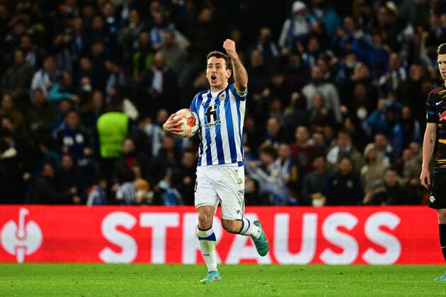 Torjubel zum 1:2 durch Martin Zubimendi 3 (San Sebastian), Real Sociedad vs. RB Leipzig, Europa League, PLayoff Rueckspiel, 24.02.2022