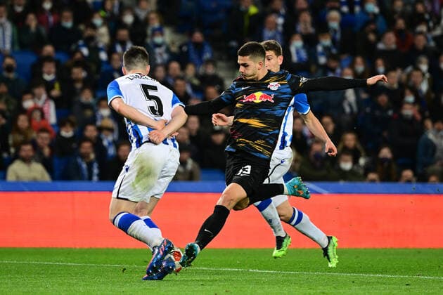 Tor zum 0:2 durch Andre Silva 33 (Leipzig), Real Sociedad vs. RB Leipzig, Europa League, PLayoff Rueckspiel, 24.02.2022