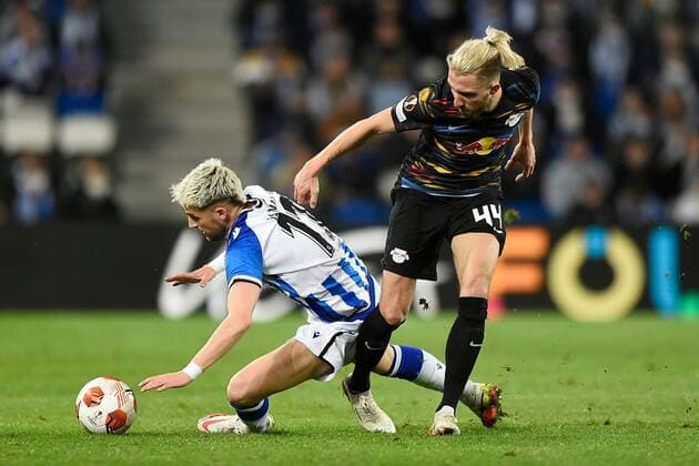 Mandatory Credit: Photo by Pressinphoto Shutterstock (12821404y) Kevin Kampl of RB Leipzig and Andan Januzaj of Real Sociedad Real Sociedad v RB Leipzig, UEFA Europa League 2021-2022, Round of 32, secong leg. Football, Reale Arena Stadium, San Sebastian, Spain - 24 Feb 2022 Editorial use only Real Sociedad v RB Leipzig, UEFA Europa League 2021-2022, Round of 32, secong leg. Football, Reale Arena Stadium, San Sebastian, Spain - 24 Feb 2022 Editorial use only Copyright: xPressinphoto Shutterstockx 12821404y