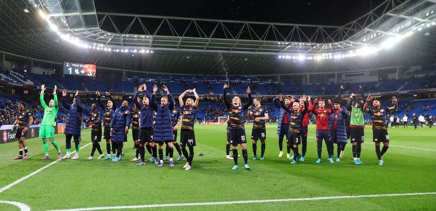 San Sebastian - RB Leipzig 24.02.2022 Donostia-San Sebastian, 24.02.2022, Estadio Anoeta, Fussball, UEFA Europa League, Play Off Rueckspiel , Real Sociedad San Sebastian (ESP) vs. RB Leipzig (GER) 1:3 (0:1) , Im Bild: Jubel nach Spielschluss bei RB Leipzig. , UEFA regulations prohibit any use of photographs as image sequences and or quasi-video ,