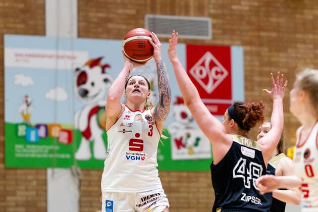 Basketball - DBBL - 18. Spieltag GiroLive Panthers Osnabrück - TK Hannover am 23.02.2022 in der OSC Halle in Osnabrück Samantha Führing Fuehring (Panthers Osnabrueck) bei einem Wurf