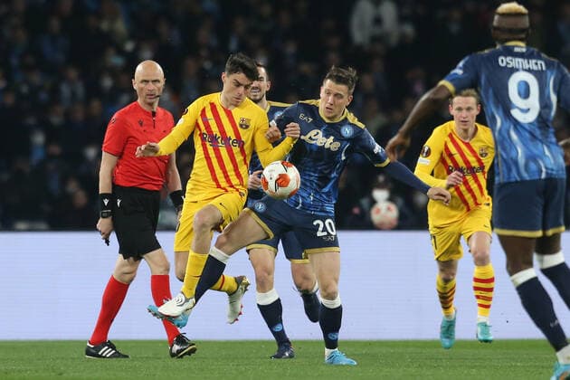 Italy: Europa League football match SSC Napoli vs Barcellona Barcellona s Spanish midfielder Pedri challenges for the ball with SSC Napoli s Polish midfielder Piotr Zielinski during the UEFA Europa League football match between SSC Napoli and Barcellona at the Diego Armando Maradona Stadium in Naples, southern Italy, on February 24, 2022. ABPH8635 Copyright: xAntonioxBalascox