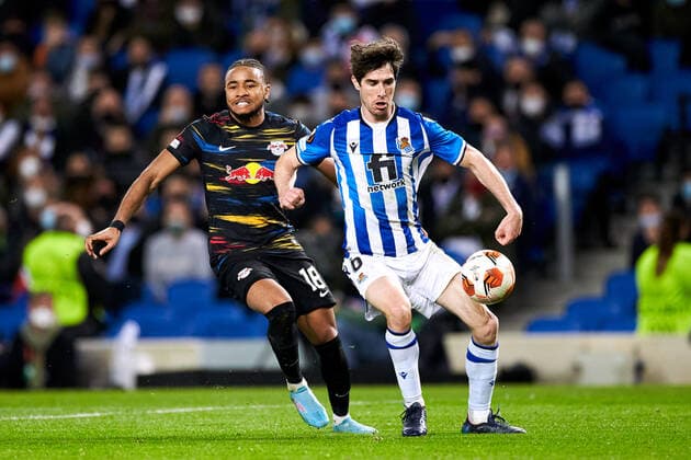 February 24, 2022, SAN SEBASTIAN, GUIPUZCOA, SPAIN: Christopher Nkunku of RB Leipzig competes for the ball with Aritz Elustondo of Real Sociedad during the UEFA Europa League Knockout Round Play-Offs Leg One match between, Real Sociedad and RB Leipzig at Reale Arena on 24 of February, 2022 in San Sebastian, Spain. SAN SEBASTIAN SPAIN - ZUMAa181 20220224_zaa_a181_041 Copyright: xRicardoxLarreinax