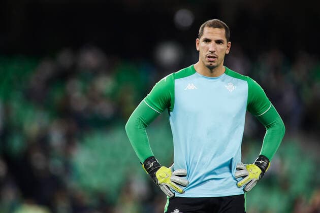 February 24, 2022, SEVILLA, SEVILLA, SPAIN: Joel Robles of Real Betis warms up during the UEFA Europa League Knockout Round Play-Offs Leg One match between Real Betis and Zenit de San Petersburgo at Ramon Sanchez-Pizjuan stadium on February 24, 2022, in Sevilla, Spain. SEVILLA SPAIN - ZUMAa181 20220224_zaa_a181_062 Copyright: xJoaquinxCorcherox