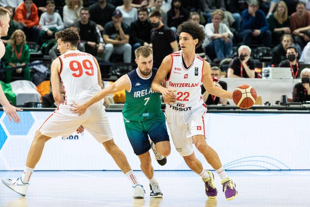24.02.2022, Fribourg, Halle St. Leonard, FIBA Men& x92;s EuroBasket 2025 Pre-Qualification: Switzerland - Ireland, 22 Marco Portannese (Switzerland) face Ã 7 Sean Flood (Ireland) Fribourg Halle St. Leonard Fribourg Switzerland Copyright: xJustPictures.ch SirianexDavetx