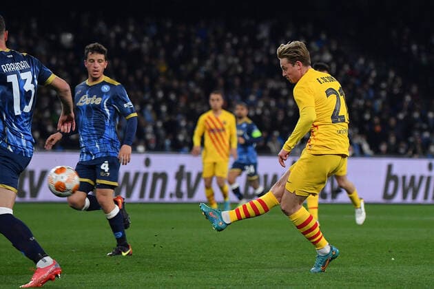 Barcelona s midfielder Frenkie de Jong scores the 0-2 goal during SSC Napoli vs FC Barcellona, football Europa League match in Naples, Italy, February 24 2022  Copyright: xCarmeloxImbesix xipa-agency.netx xx 0
