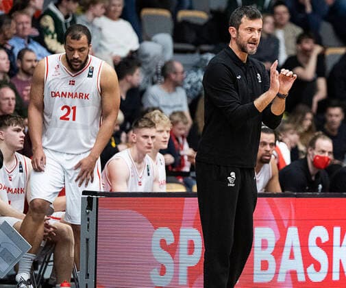 Danmarks cheftraener Arnel Dedic. Danmark moeder Norge i en EM-kvalifikationskamp i basketball, spillet i Naestved, torsdag den 24. februar 2022.. , Naestved Denmark