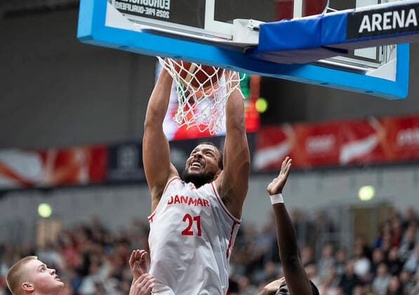 Danmarks Kevin Larsen. Danmark moeder Norge i en EM-kvalifikationskamp i basketball, spillet i Naestved, torsdag den 24. februar 2022.. , Naestved Denmark