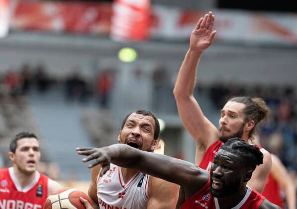 Danmarks Kevin Larsen. Danmark moeder Norge i en EM-kvalifikationskamp i basketball, spillet i Naestved, torsdag den 24. februar 2022.. , Naestved Denmark