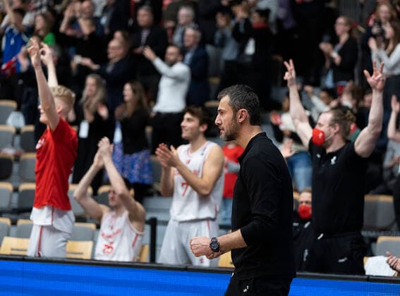 Danmarks cheftraener Arnel Dedic. Danmark moeder Norge i en EM-kvalifikationskamp i basketball, spillet i Naestved, torsdag den 24. februar 2022.. , Naestved Denmark
