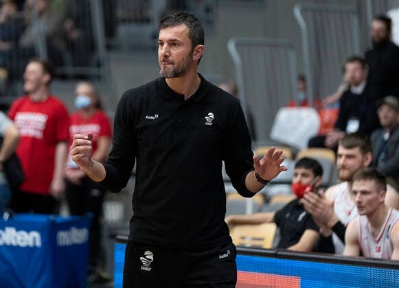 Danmarks cheftraener Arnel Dedic. Danmark moeder Norge i en EM-kvalifikationskamp i basketball, spillet i Naestved, torsdag den 24. februar 2022.. , Naestved Denmark