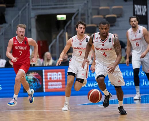 Danmarks Adama Darboe. Danmark moeder Norge i en EM-kvalifikationskamp i basketball, spillet i Naestved, torsdag den 24. februar 2022.. , Naestved Denmark