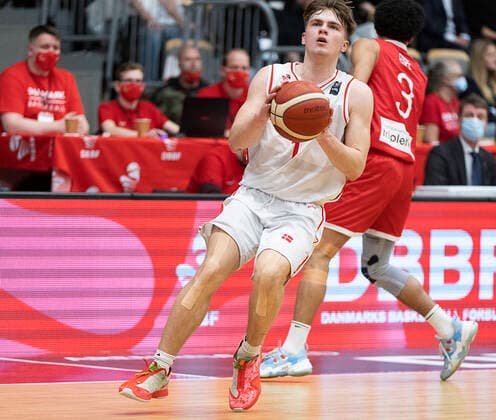 Danmarks Jonathan Klussmann. Danmark moeder Norge i en EM-kvalifikationskamp i basketball, spillet i Naestved, torsdag den 24. februar 2022.. , Naestved Denmark