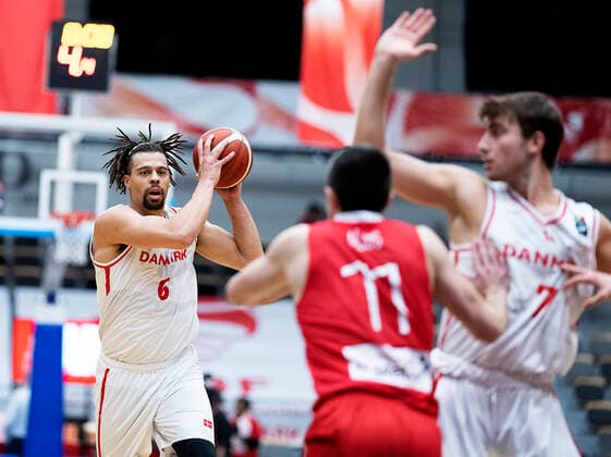 Danmarks Jonas Zohore. Danmark moeder Norge i en EM-kvalifikationskamp i basketball, spillet i Naestved, torsdag den 24. februar 2022.. , Naestved Denmark